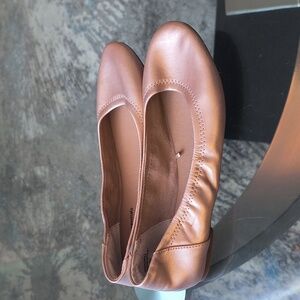 - Amazon Essentials  Rose Gold Flat